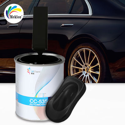 Peinture de voiture noire avec des installations avancées