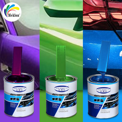 Haut brillant et jaune vert vif correspondant à la peinture d'origine de la voiture