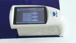 Test de pulvérisation de peinture de voiture bleu Meklon